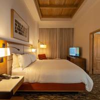 One King Bed Business Room