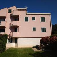 Comfort Two-Bedroom Apartment (6 Adults)