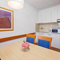 One-Bedroom Apartment (5 Adults)