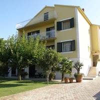 One-Bedroom Apartment (3 Adults)