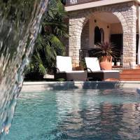 Luxury Villa with Pool next to the Sea