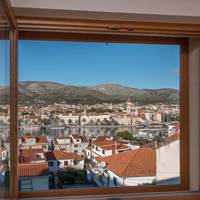 One-Bedroom Apartment with Panoramic View