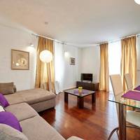 Deluxe One-Bedroom Apartment