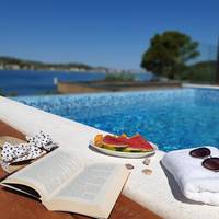 Family 2-bedroom camping villa with swimming pool