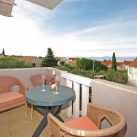Comfort Two-Bedroom Apartment with Balcony and Sea View