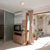 Comfort One-Bedroom Apartment with Sofa Bed - Radunica Street 15