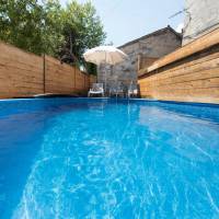 Apartment with Pool View 