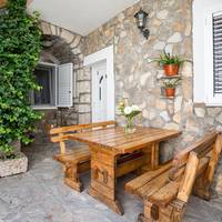 One-Bedroom Apartment with patio Zvizdina Street 6
