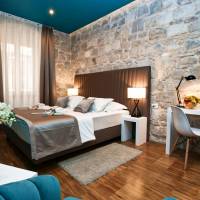 Premium Double or Twin Room with Side City View