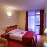 Twin Room with Balcony and Courtyard View (2 Adults + 1 Child )
