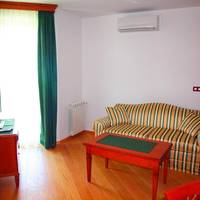One-Bedroom Apartment (2 - 6 Adults)