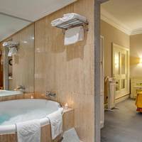 Royal Premium Jacuzzi Room