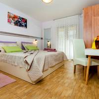 Comfort One-Bedroom Apartment with Terrace and Garden View