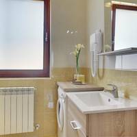 Comfor Two-Bedroom Apartment with Balcony