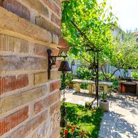 Comfort One-Bedroom Apartment with Patio