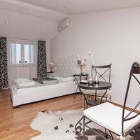 Deluxe Studio - Attic