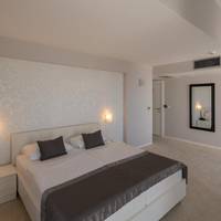 Luxury Suite with Sea View and Balcony