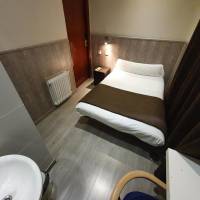 Single Room with Shared Bathroom