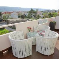 One-Bedroom Apartment with Balcony