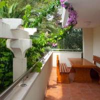 Luxury Two-Bedroom Apartment with Sea View and Hot Tub