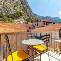 Two-Bedroom Apartment with City View (6 Adults)