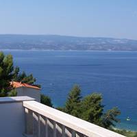 Comfort Two-Bedroom Apartment with Balcony and Sea View