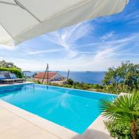 Six-Bedroom Villa with Terrace and Swimming Pool