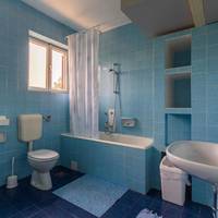 Two-Bedroom Apartment (6 Adults)