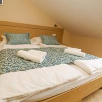 One-Bedroom Apartment with Balcony - Attic (3 Adults)