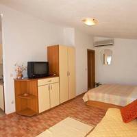 Studio (3 Adults)