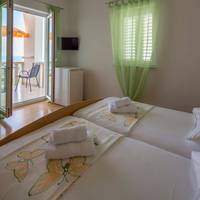 Deluxe Double Room with Side Sea View