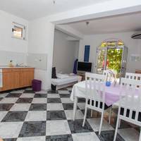 One-Bedroom Apartment with Terrace and Sea View (2 Adults + 1 Child)