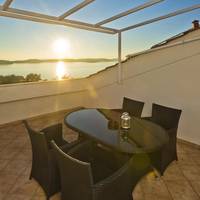 Two-Bedroom Apartment with Sea View (4 Adults) - Attic