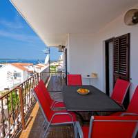 Three-Bedroom Apartment with Sofa Bed and Sea View (5 Adults)