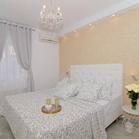 Deluxe One-Bedroom Apartment with Terrace
