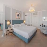 King Deluxe One Bedroom Suite with Sea View