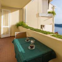 One Bedroom Apartment with Balcony and Sea View