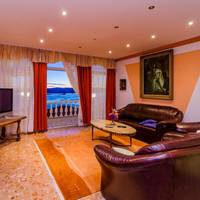 Deluxe President Suite