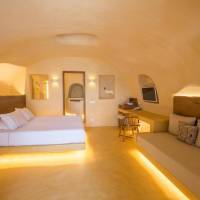Chic Suite Indoor Spa Bath and Caldera View 