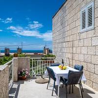 Apartment with Terrace and Sea View