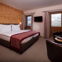 Double Room with Partial Matterhorn View