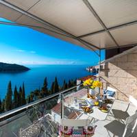 Two-Bedroom Apartment with Balcony and Sea View