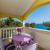 Comfort Two-Bedroom Apartment with Terrace and Sea View