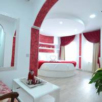 Romantic Suite with Round Bed