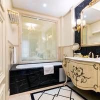 Luxury Suite