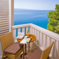 Luxury Studio Apartment with Balcony and Side Sea View