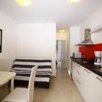 One-Bedroom Apartment with Terrace and Garden View