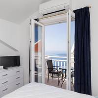 Studio Apartment with Balcony and Sea View 2