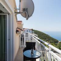 One-Bedroom Apartment with Two Balconies and Sea View 3