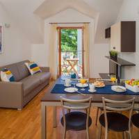 Duplex Apartment (6 Adults)